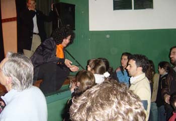 Angelica firma il libro Giu le Maschere